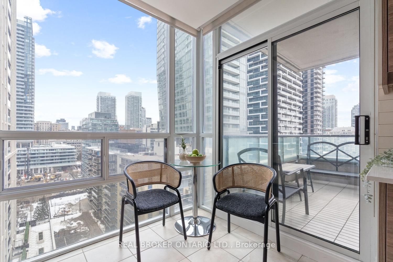 88 Broadway Ave, unit 1206 for sale