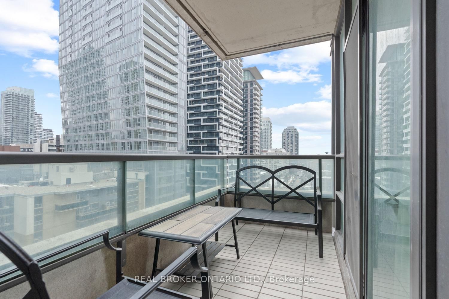 88 Broadway Ave, unit 1206 for sale