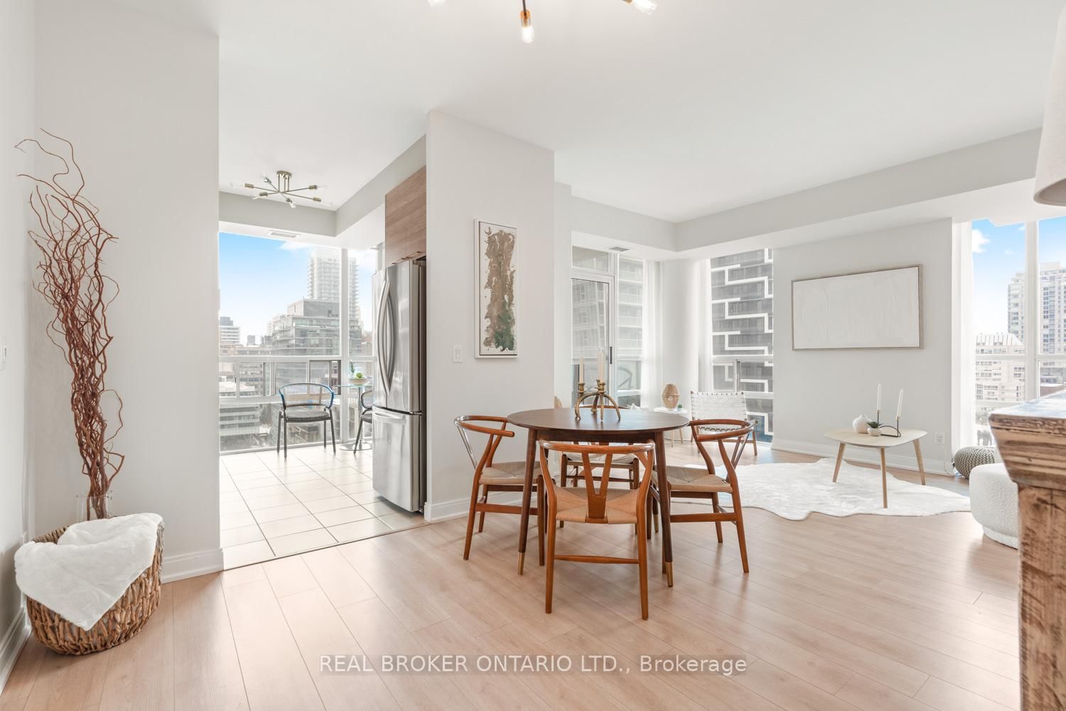 88 Broadway Ave, unit 1206 for sale