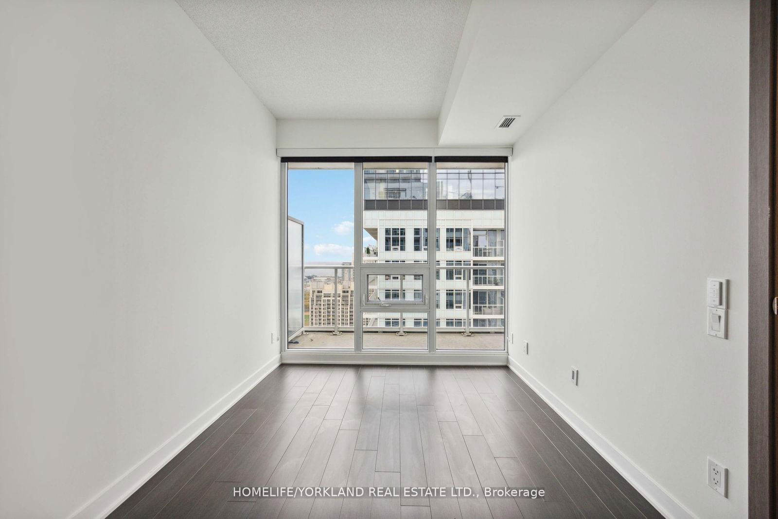 17 Bathurst St, unit 4205 for sale