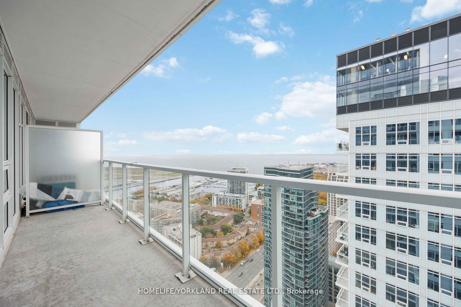 17 Bathurst St, unit 4205 for sale