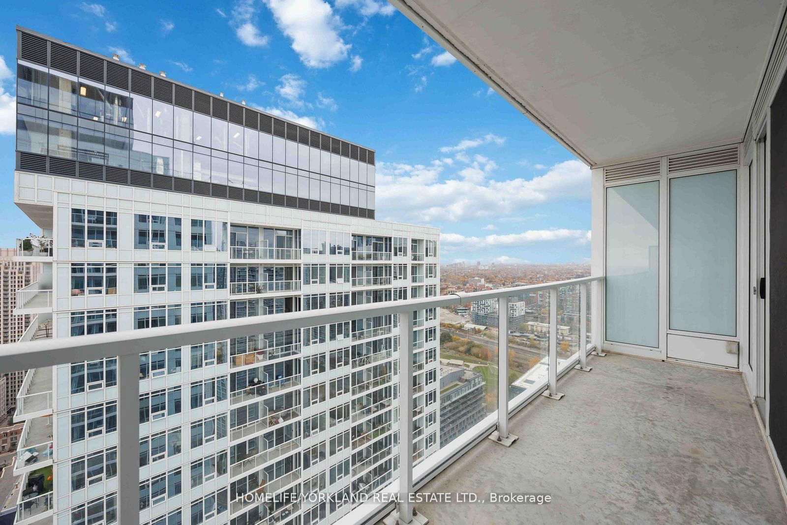 17 Bathurst St, unit 4205 for sale