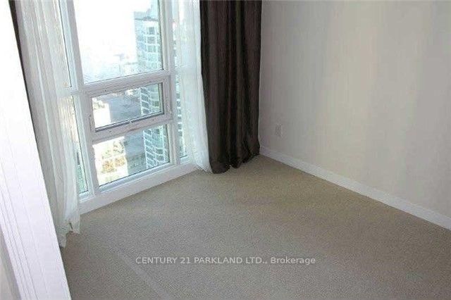 33 Bay St, unit 3904 for rent