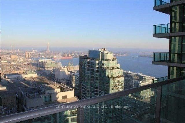 33 Bay St, unit 3904 for rent