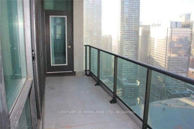 33 Bay St, unit 3904 for rent