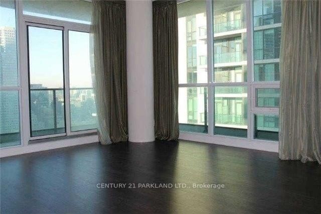 33 Bay St, unit 3904 for rent