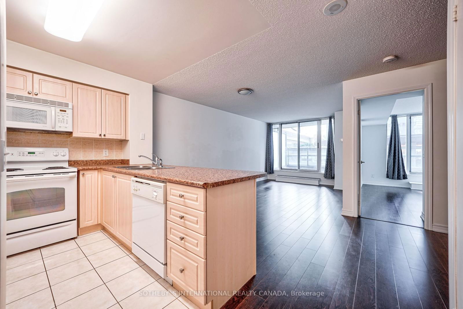 30 Grand Trunk Cres, unit 305 for rent