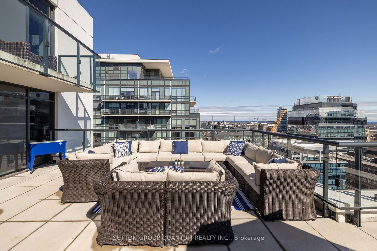 400 Adelaide St E, unit LPH03 for sale