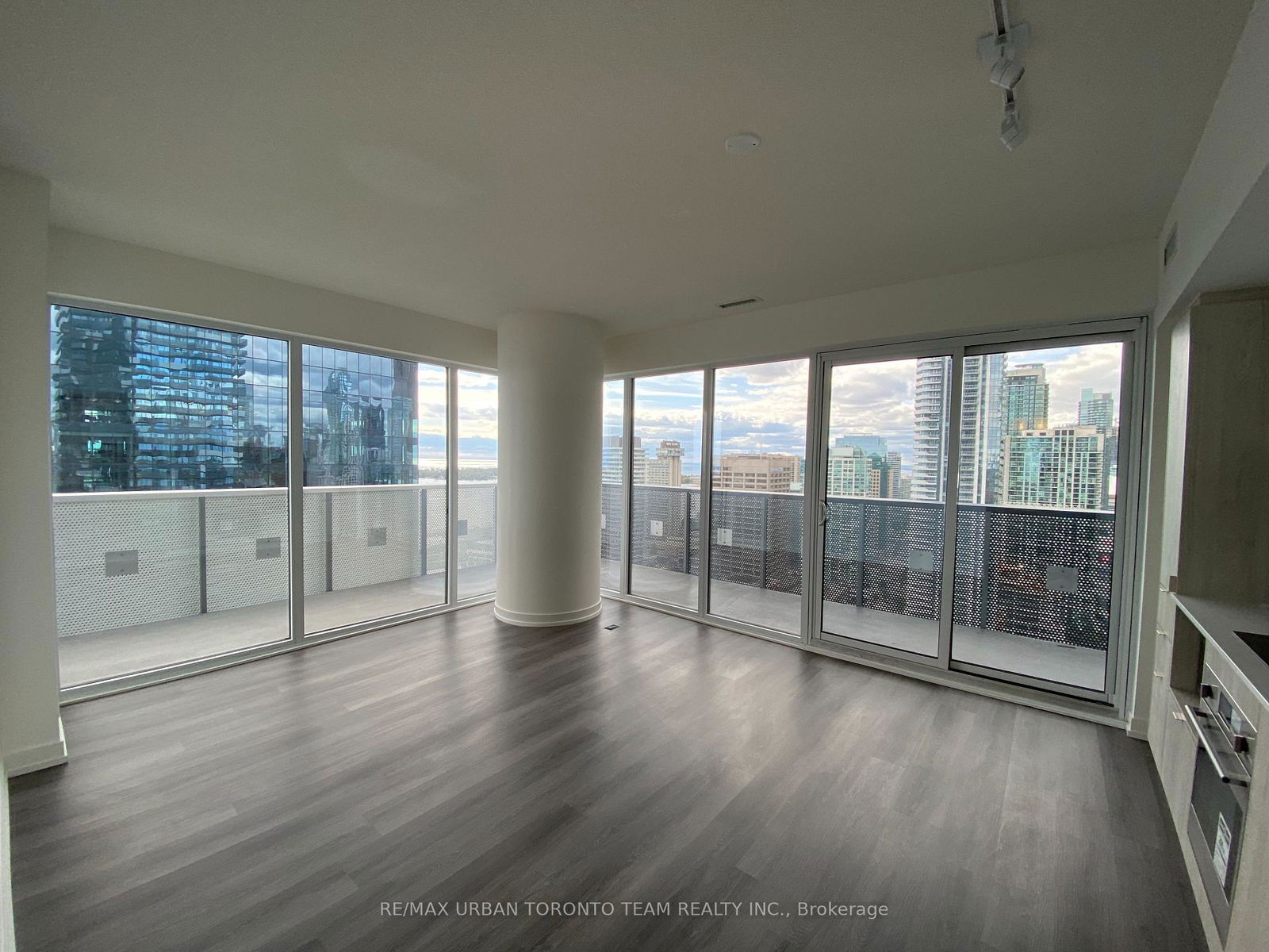 138 Downes St, unit 3611 for rent