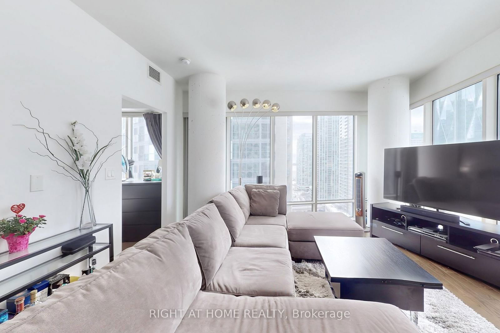 8 The Esplanade St, unit 1802 for sale