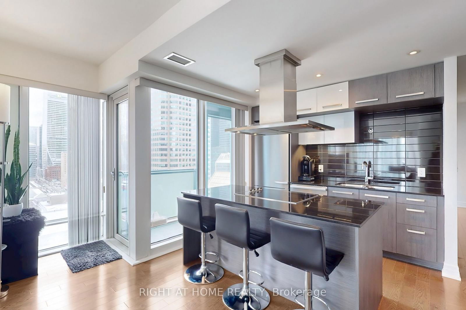 8 The Esplanade St, unit 1802 for sale