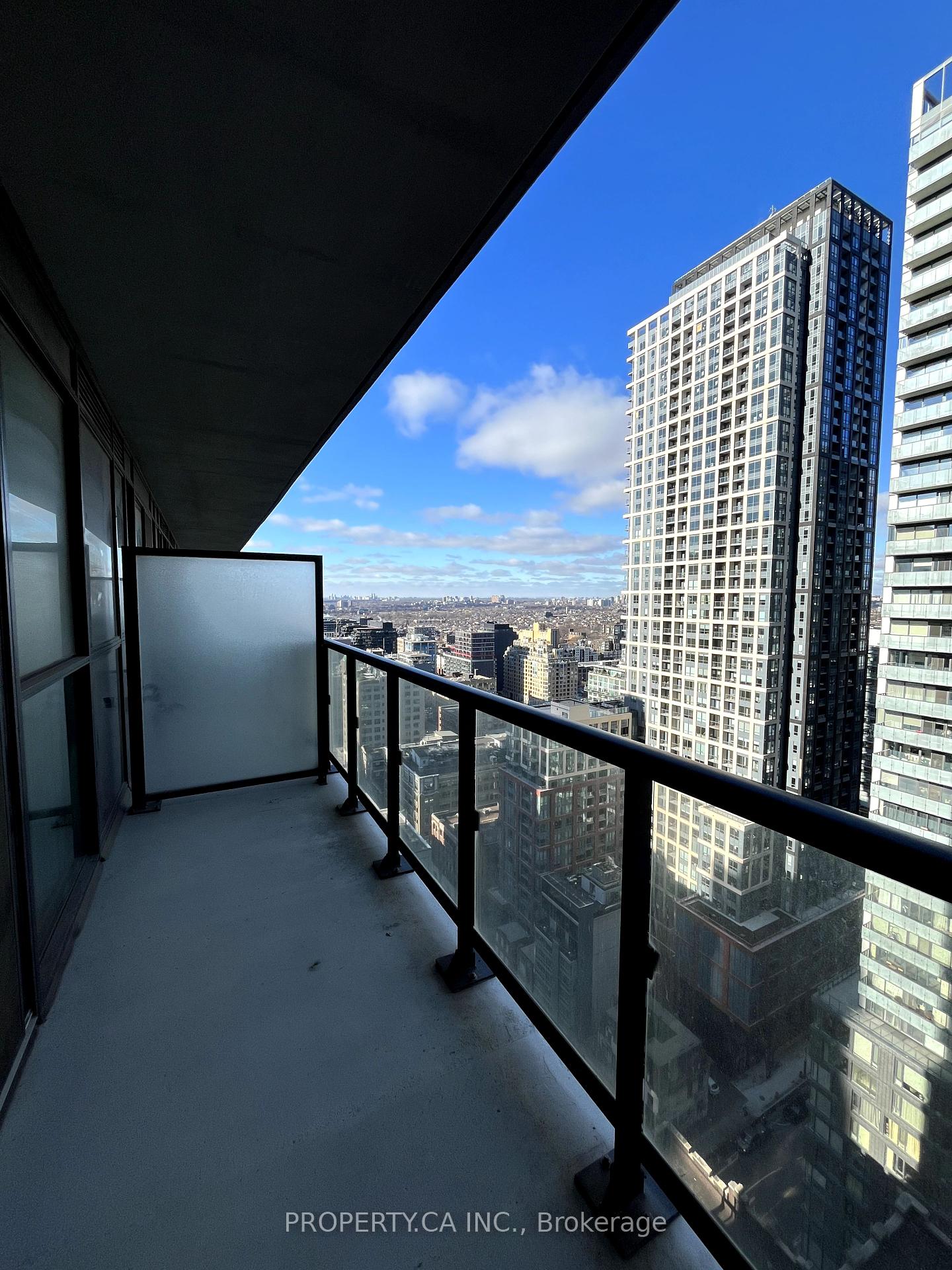 87 Peter St, unit 2809 for rent