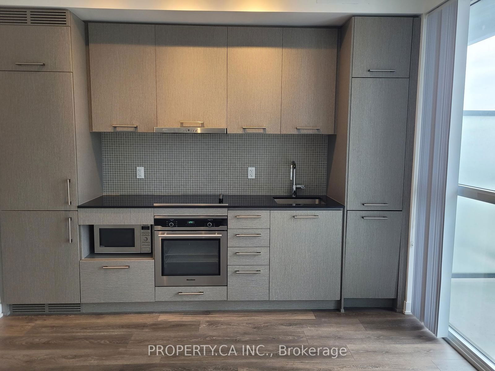 87 Peter St, unit 2809 for rent