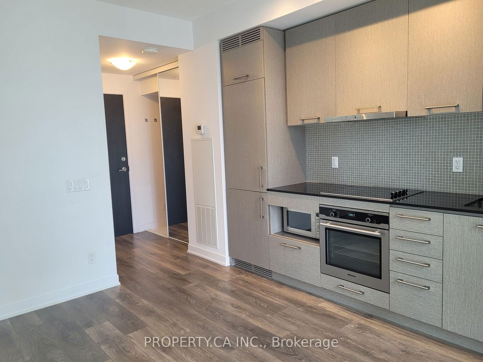 87 Peter St, unit 2809 for rent