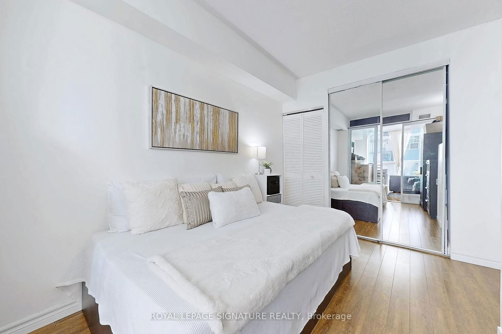 70 Alexander St, unit 1004 for sale