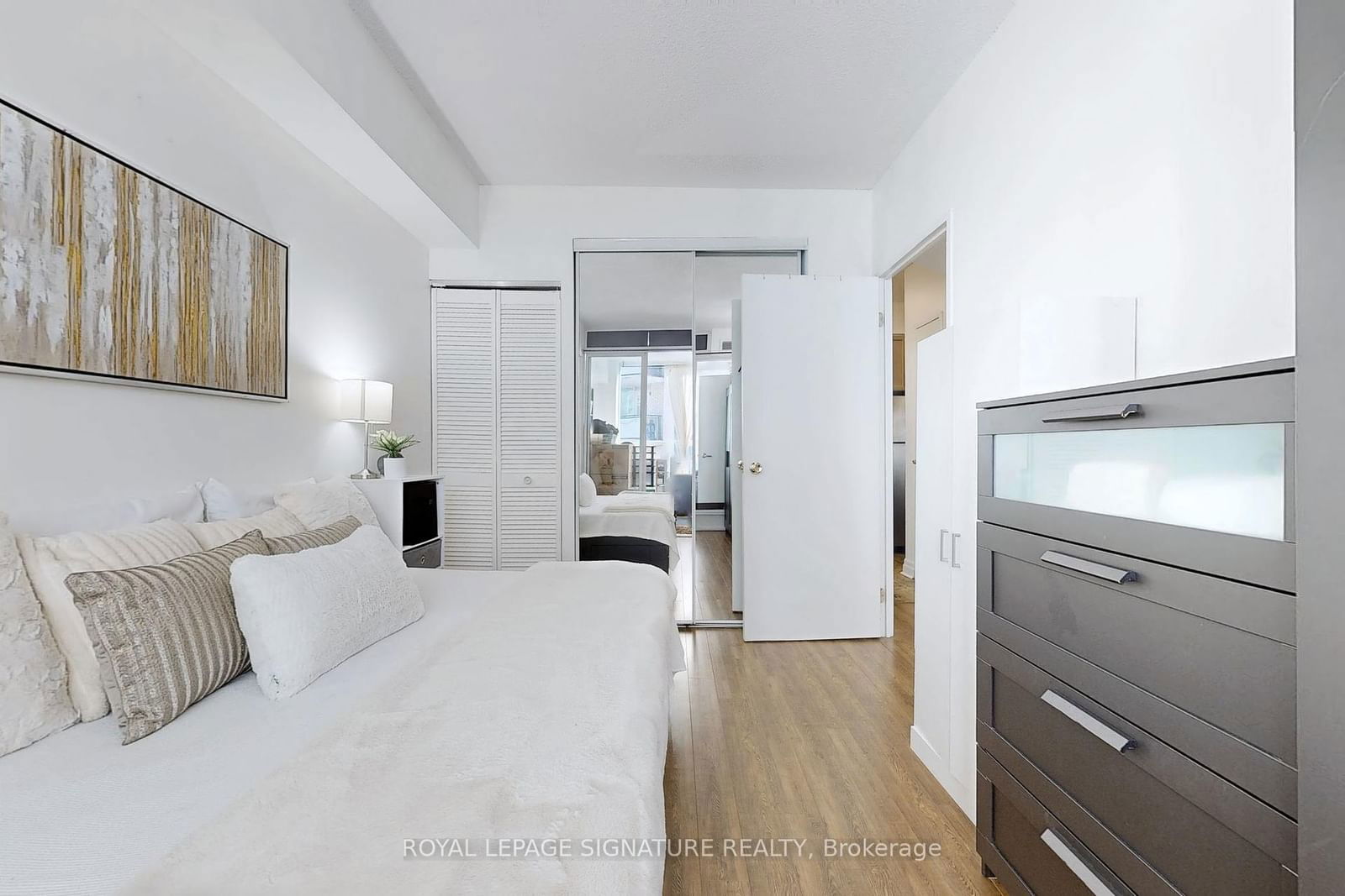 70 Alexander St, unit 1004 for sale