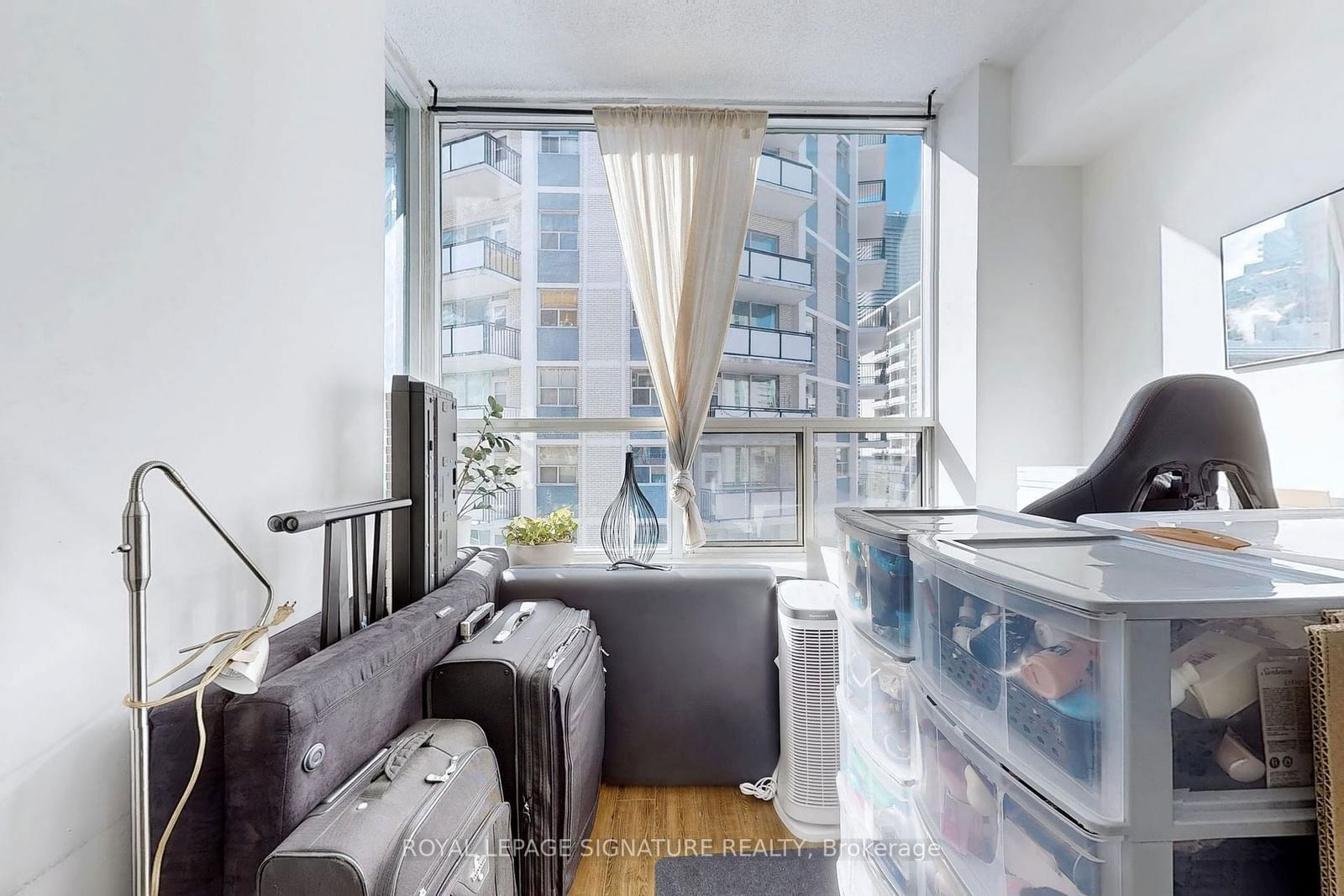 70 Alexander St, unit 1004 for sale