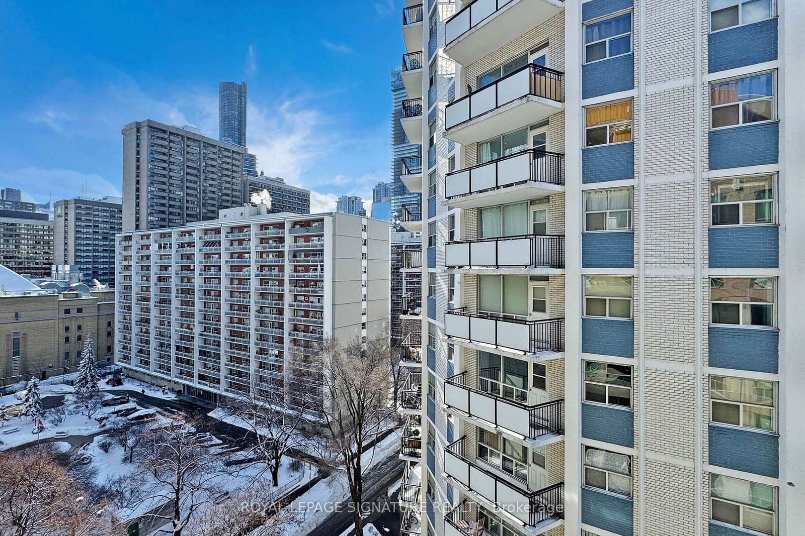 70 Alexander St, unit 1004 for sale