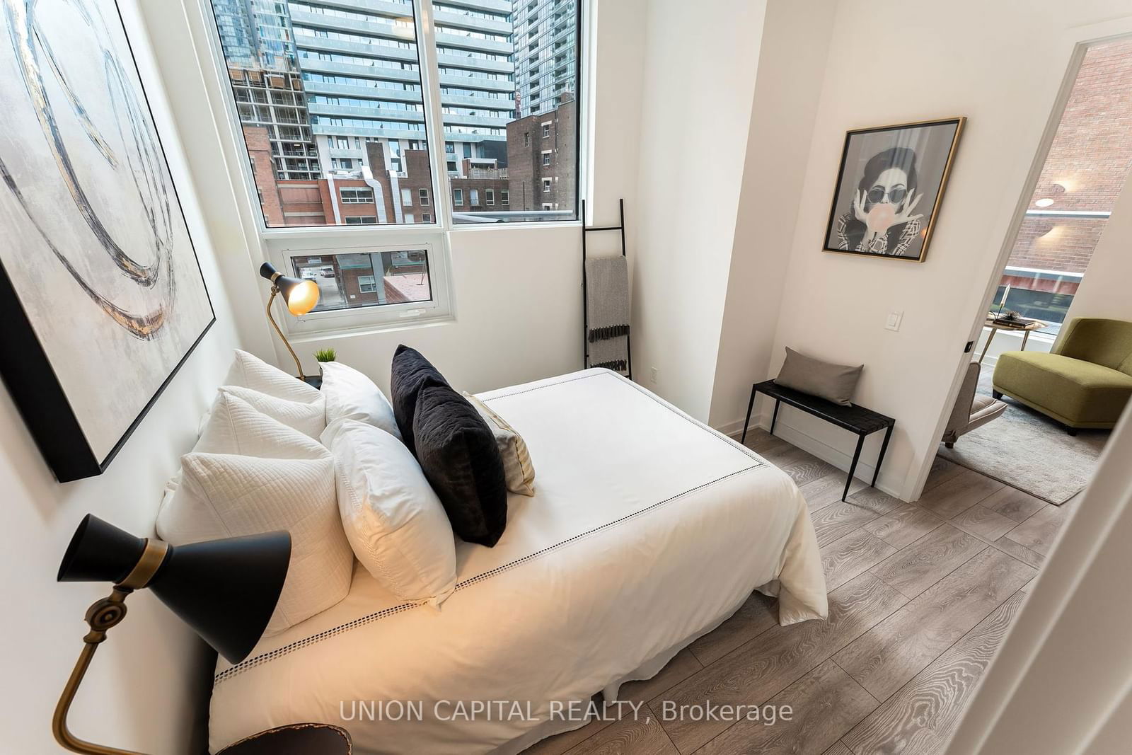 108 Peter St, unit 301 for sale