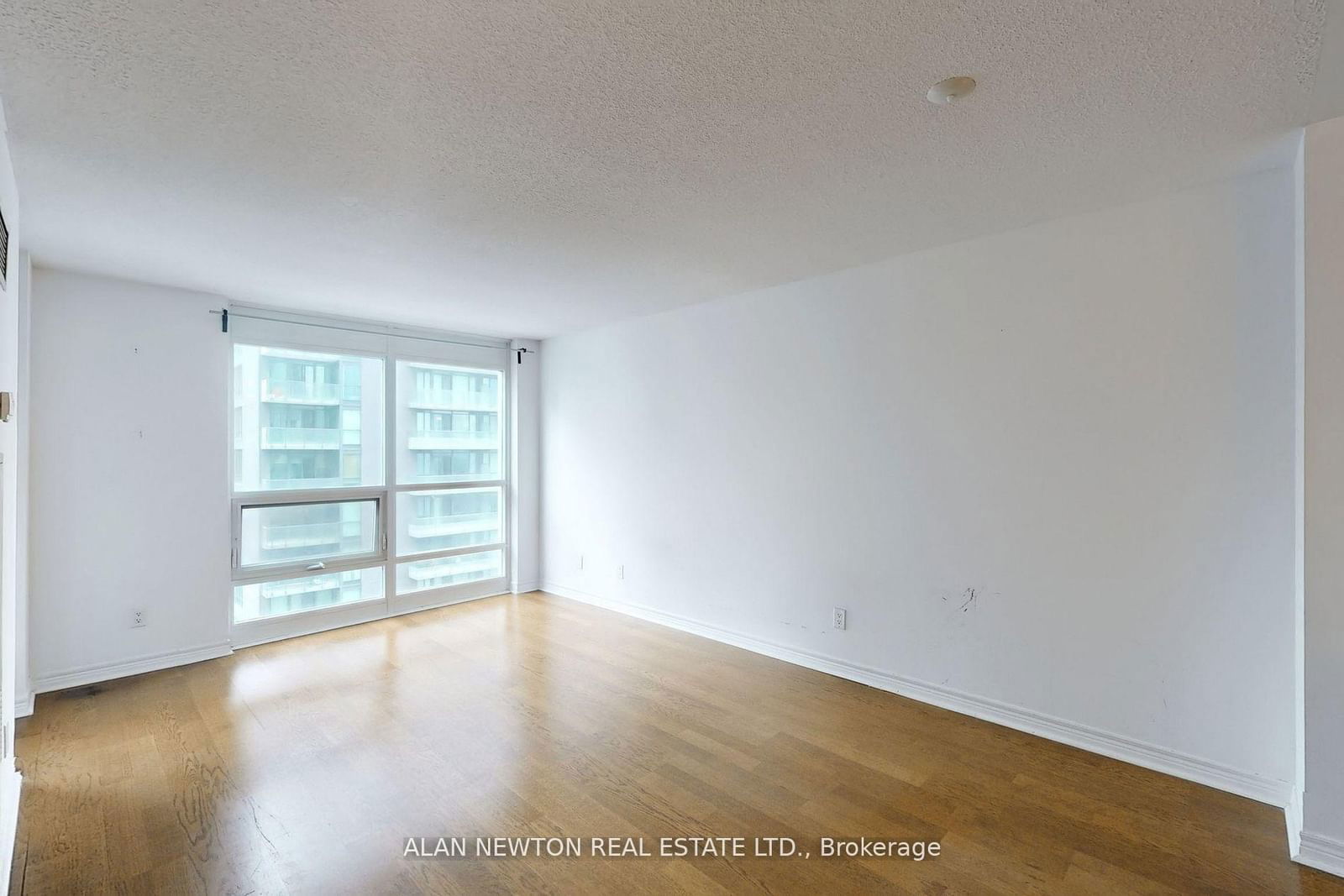 763 Bay St, unit 1910 for sale