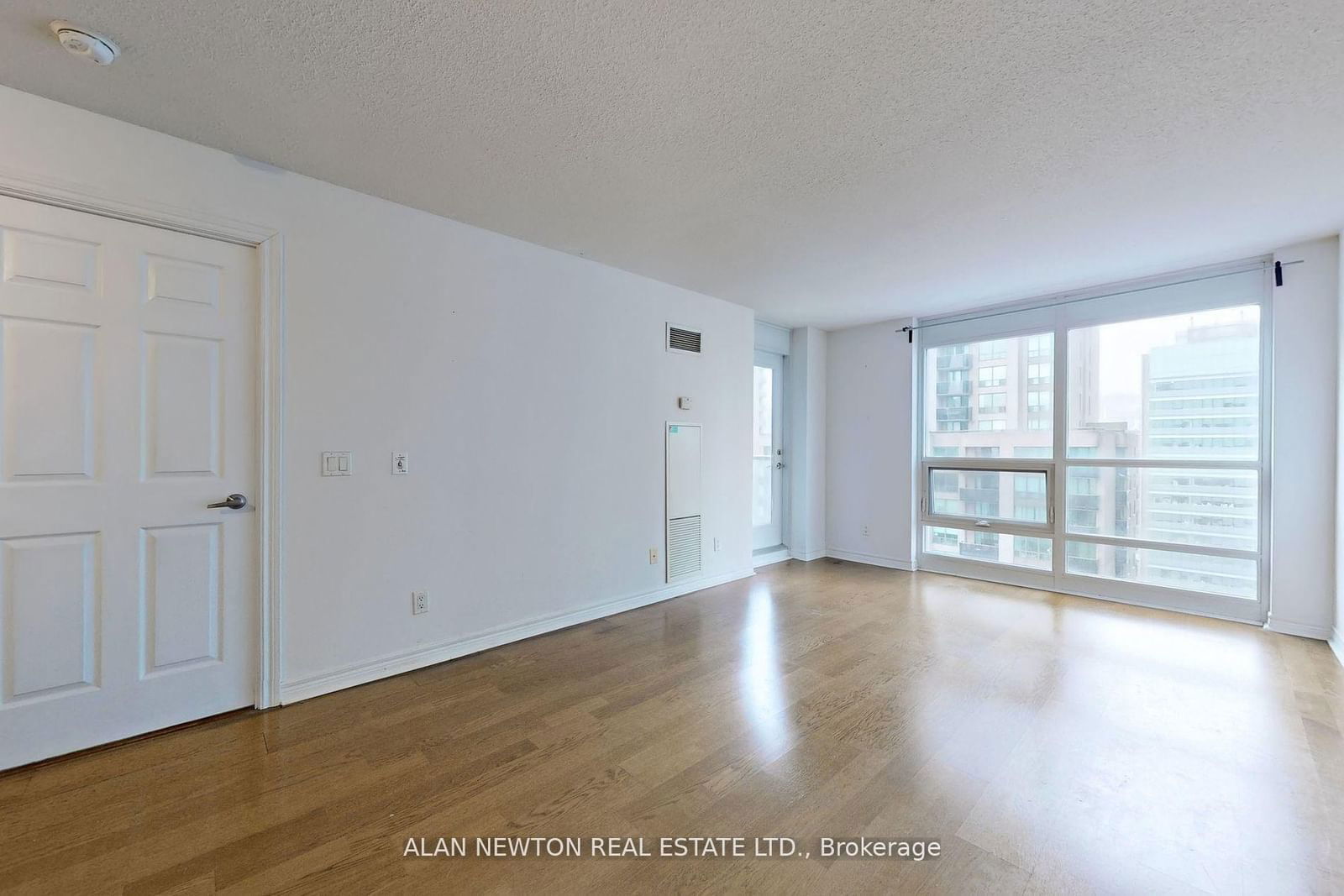 763 Bay St, unit 1910 for sale