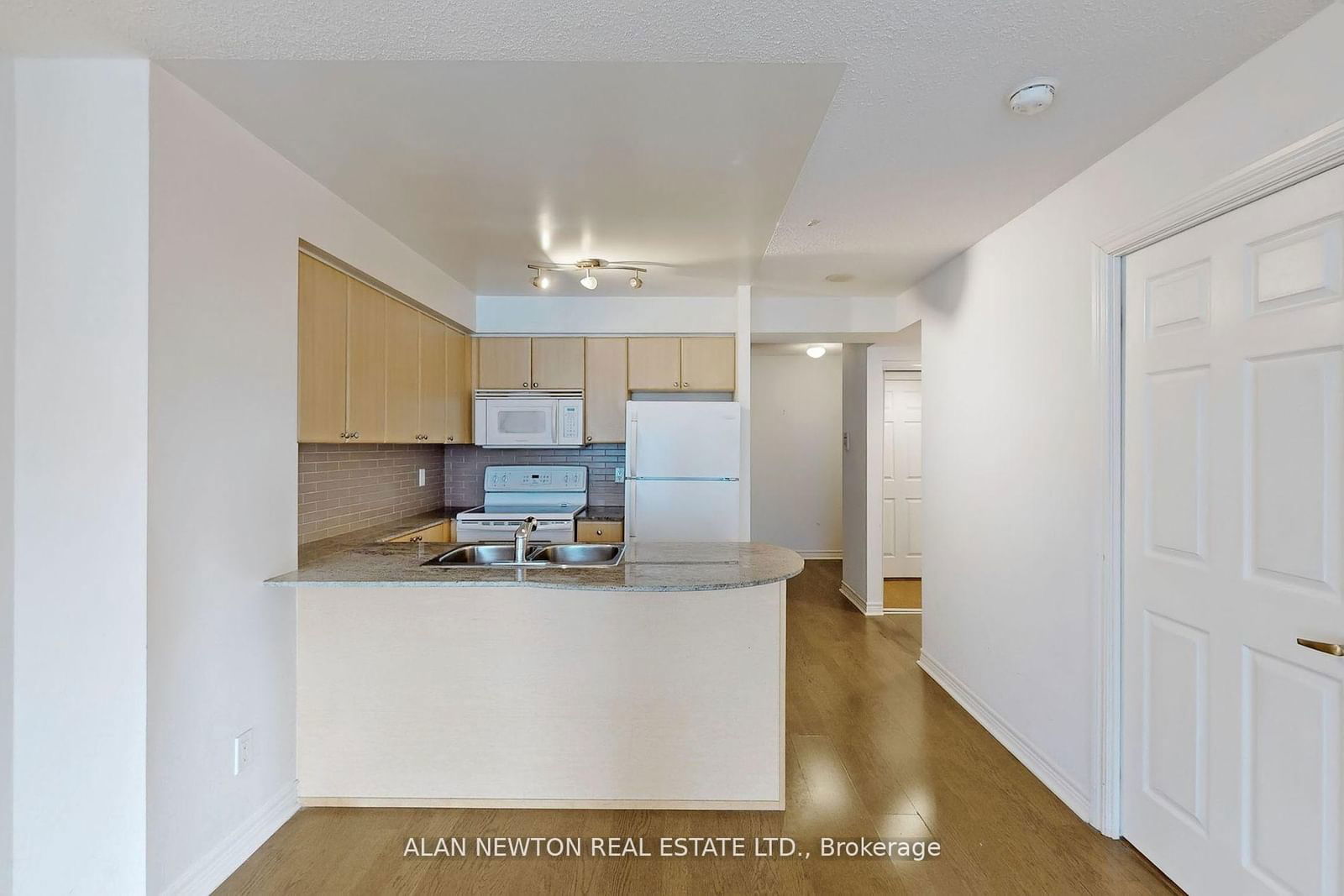 763 Bay St, unit 1910 for sale