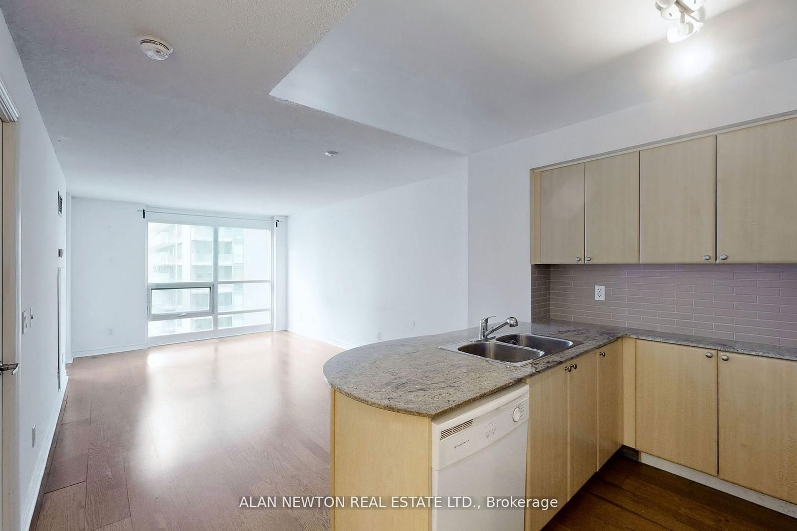 763 Bay St, unit 1910 for sale