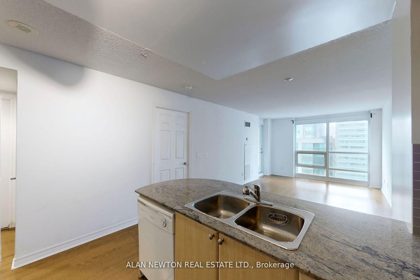 763 Bay St, unit 1910 for sale