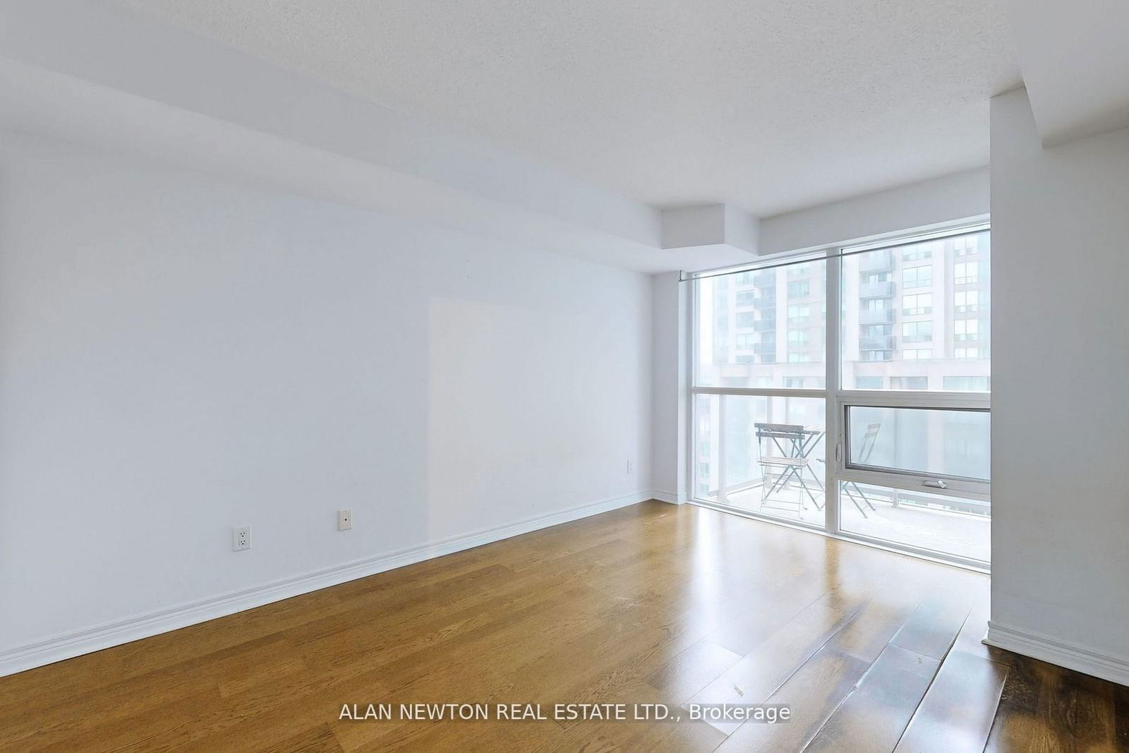 763 Bay St, unit 1910 for sale