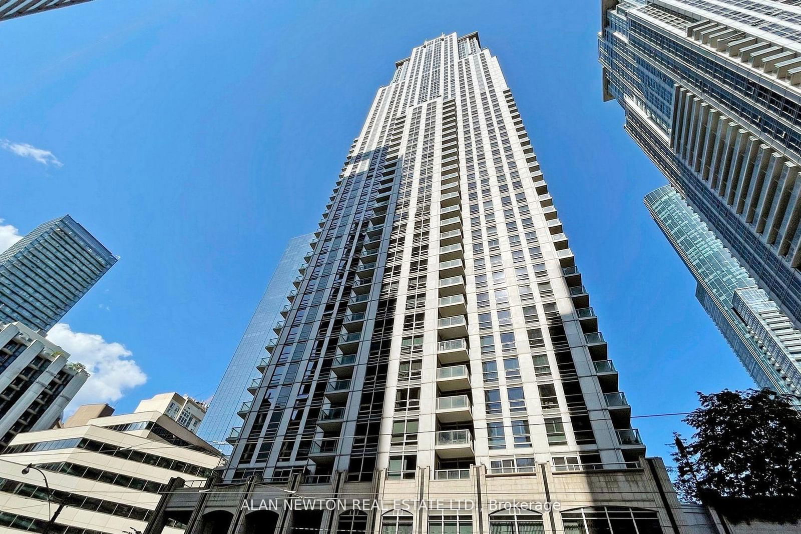 763 Bay St, unit 1910 for sale