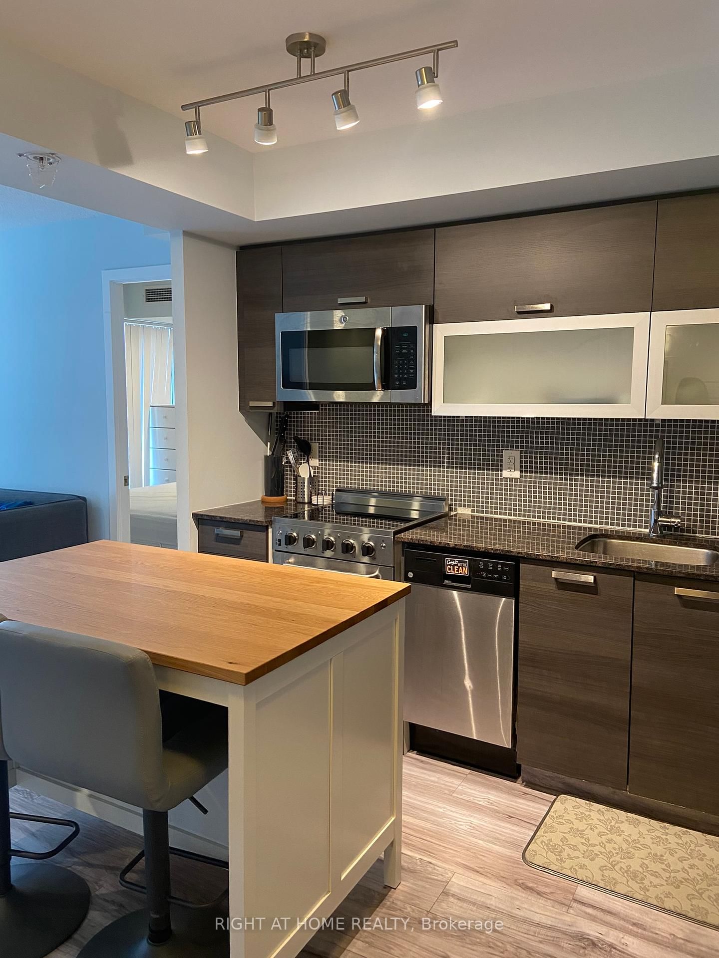 36 Lisgar St, unit 1617W for rent