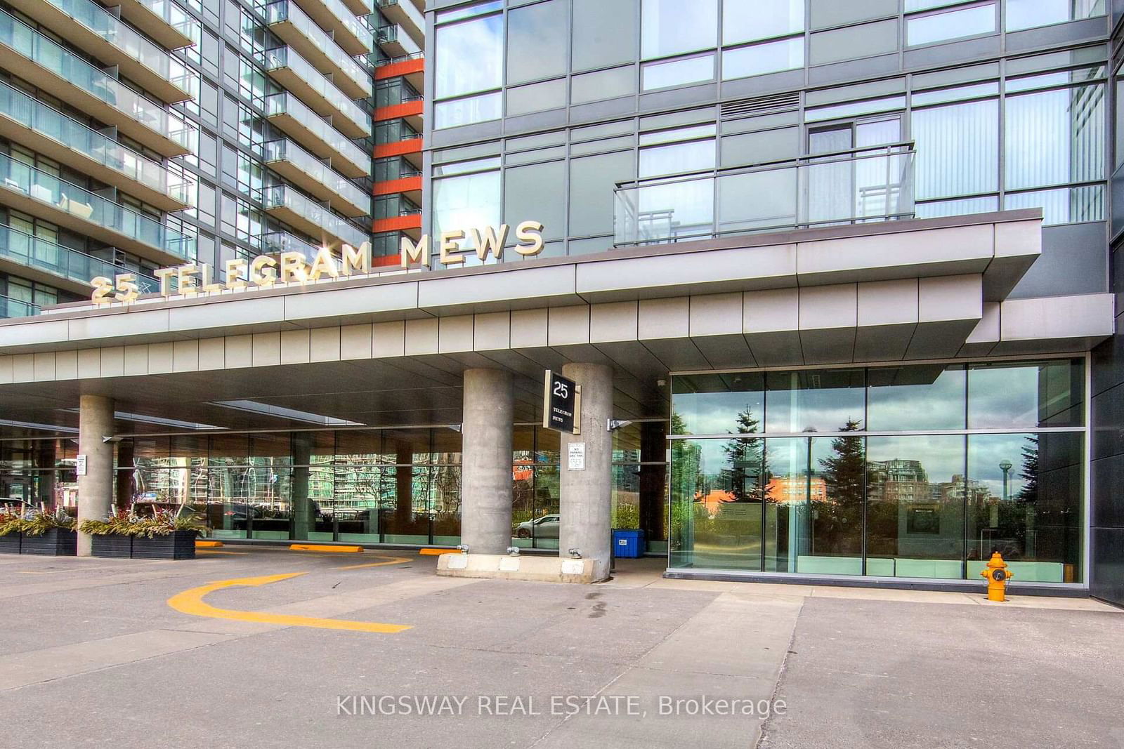 25 Telegram Mews, unit 303 for sale