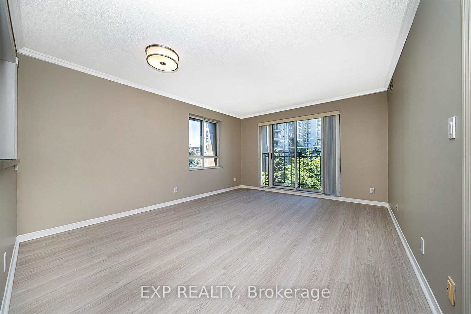 38 Hollywood Ave, unit 312 for sale