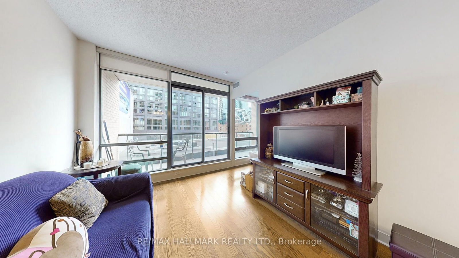 438 King St W, unit 414 for sale