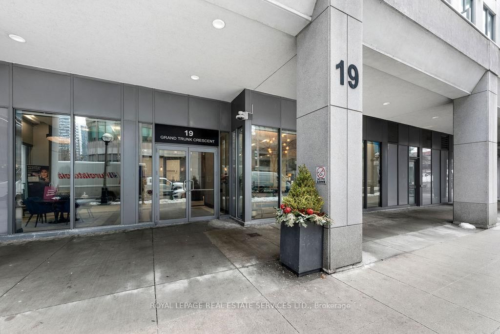 19 Grand Trunk Cres, unit 3709 for sale