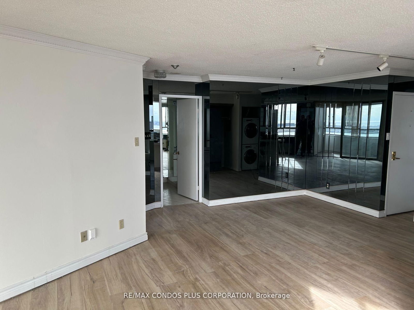 260 Queens Quay W, unit 1402 for rent