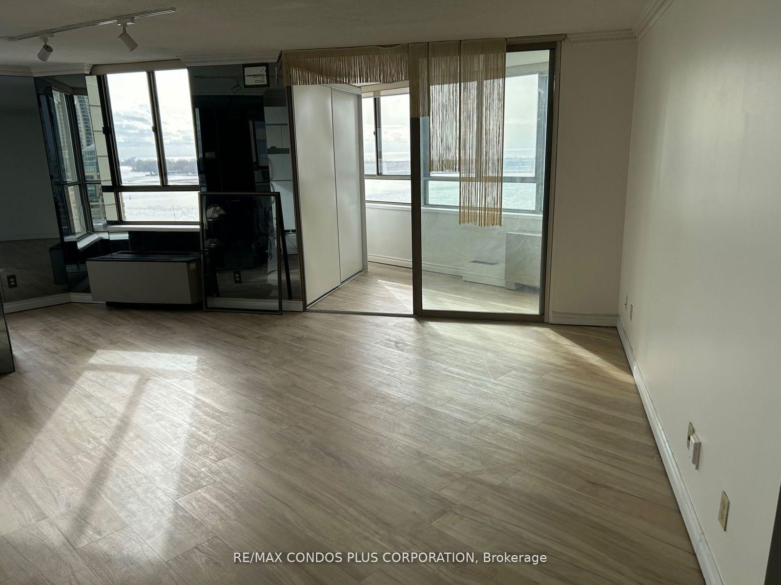 260 Queens Quay W, unit 1402 for rent