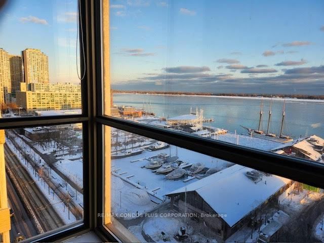 260 Queens Quay W, unit 1402 for rent