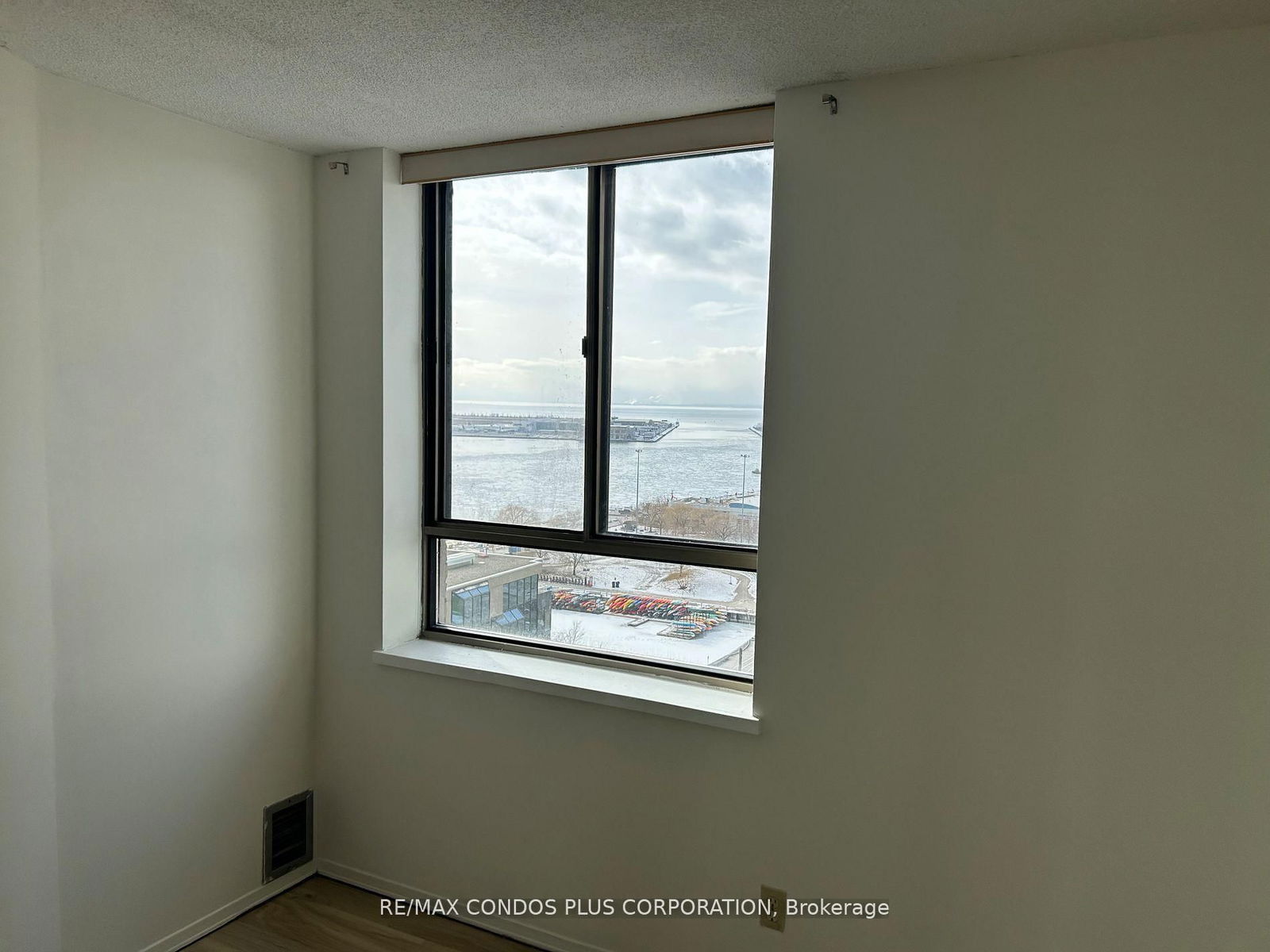 260 Queens Quay W, unit 1402 for rent