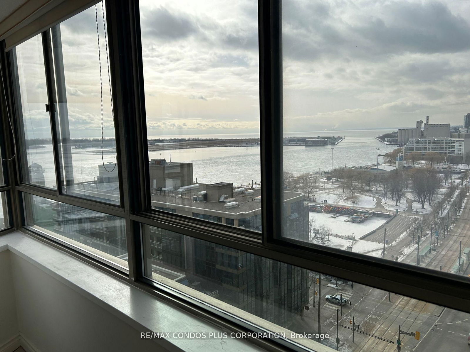 260 Queens Quay W, unit 1402 for rent