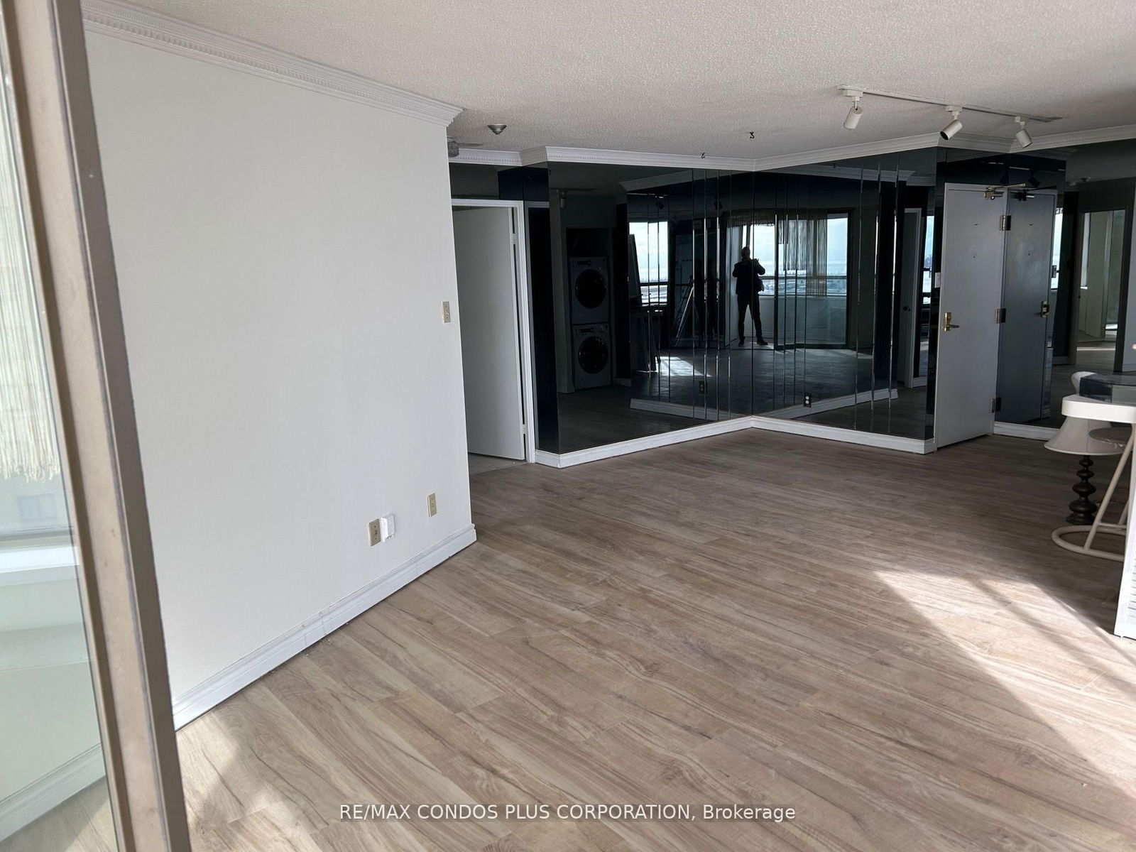 260 Queens Quay W, unit 1402 for rent