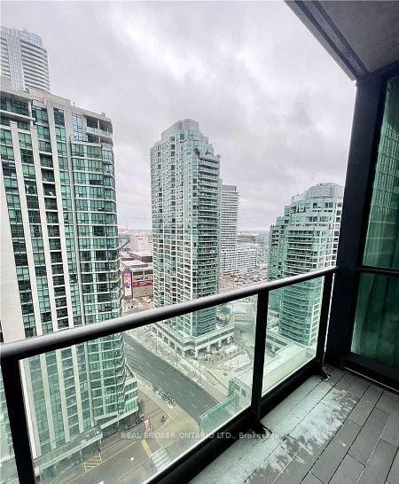 33 Bay St, unit 2107 for rent