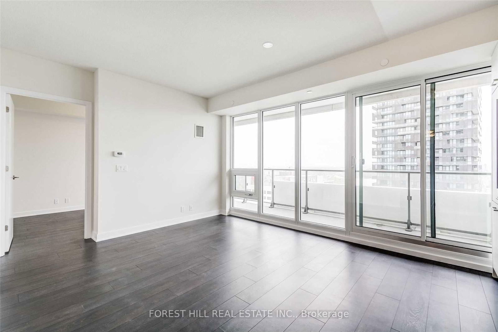 2221 Yonge St, unit 5201 for rent