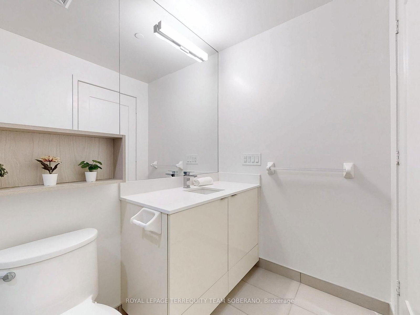 70 Princess St, unit 2605 for sale