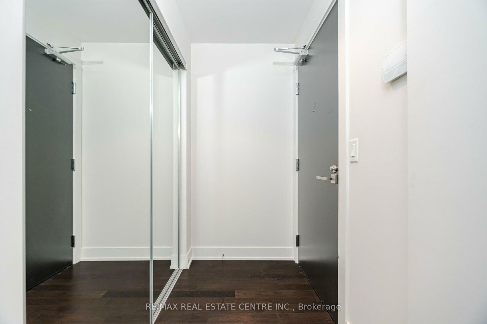 3018 Yonge St, unit 214 for sale