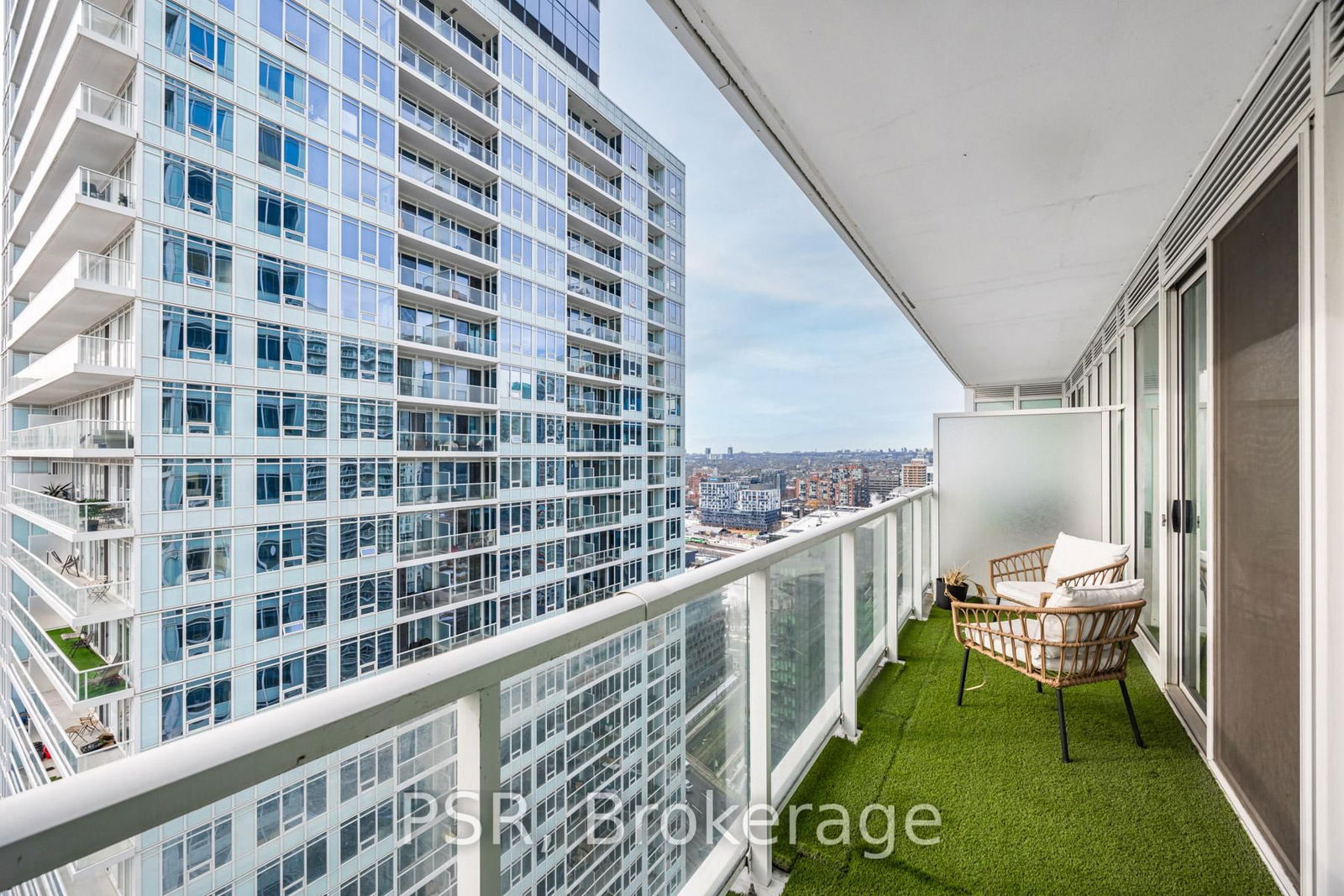 17 Bathurst St, unit 3303 for rent