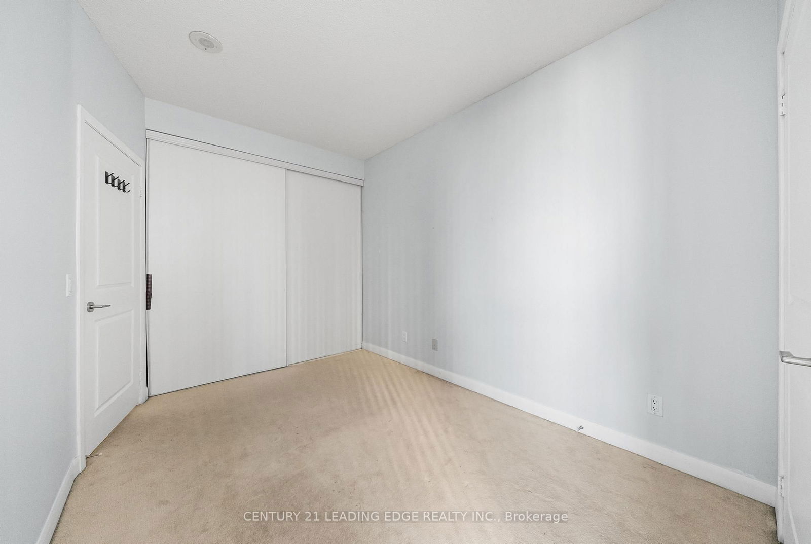 4968 Yonge St, unit 301 for rent