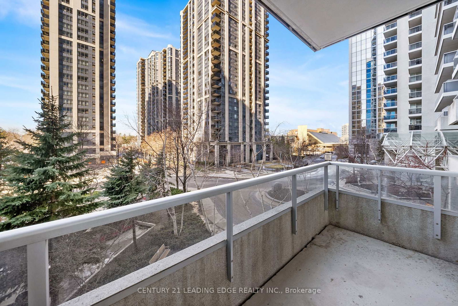 4968 Yonge St, unit 301 for rent