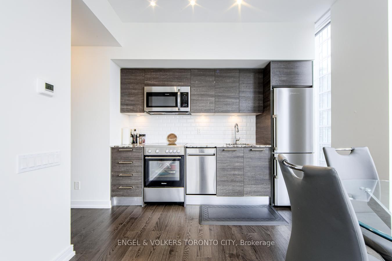 28 Wellesley St E, unit 1104 for rent