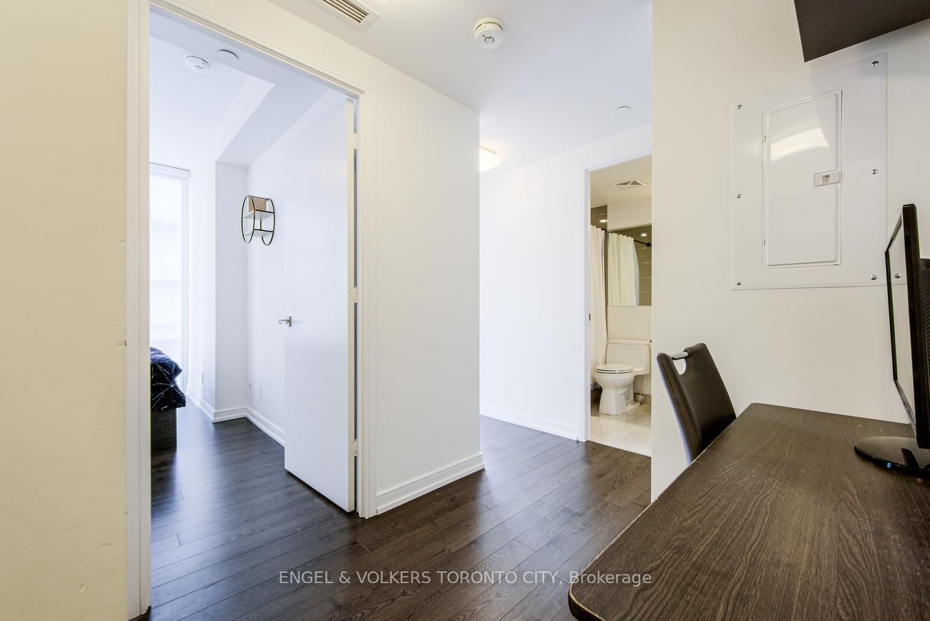 28 Wellesley St E, unit 1104 for rent